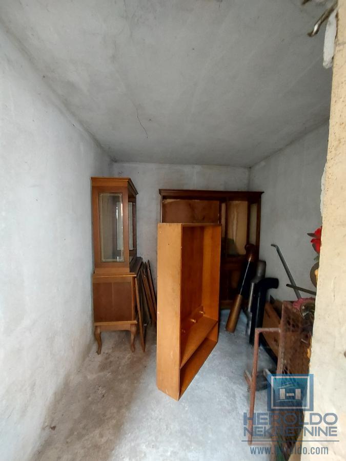 Prostrana kuća za adaptaciju
