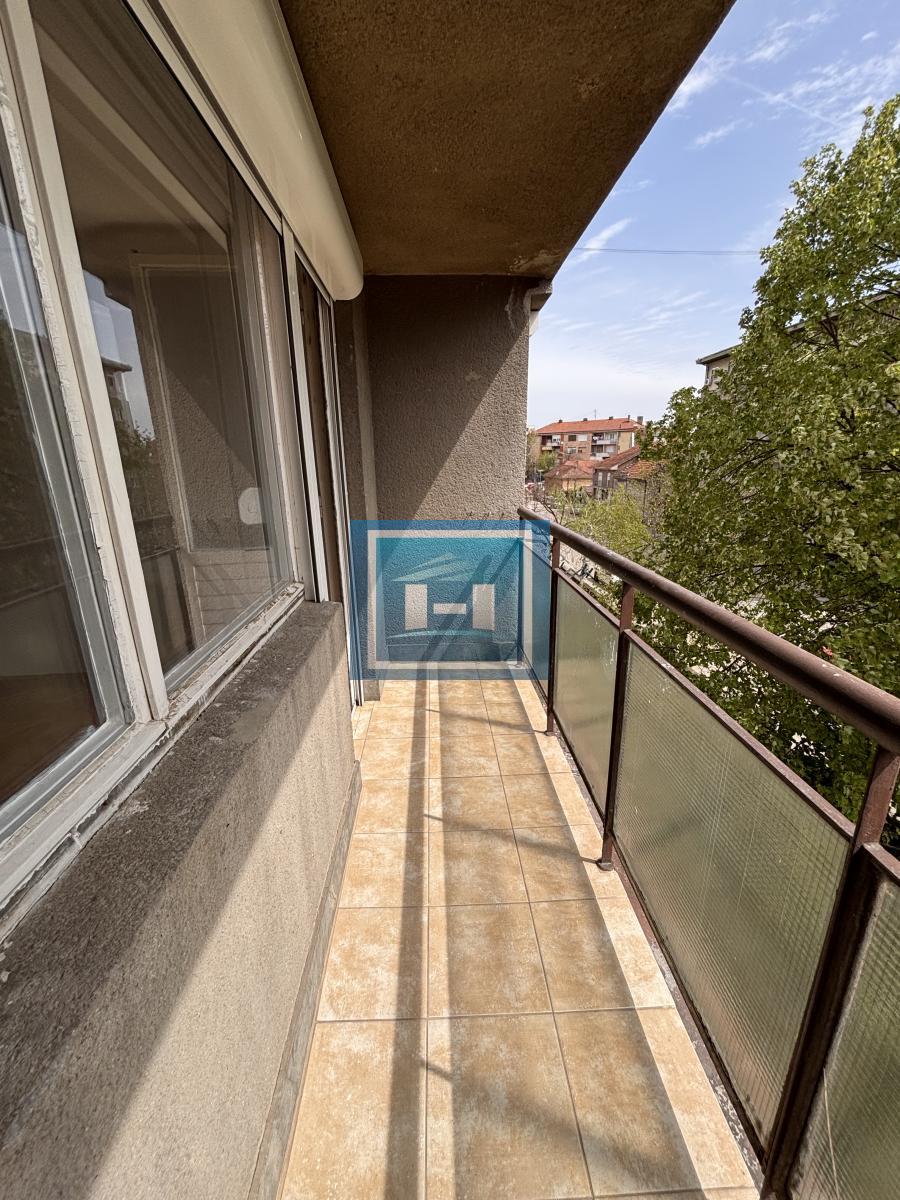 Dvosoban stan 2. sprat, Kajsijar, postoji mogućnost kupovine na kredit