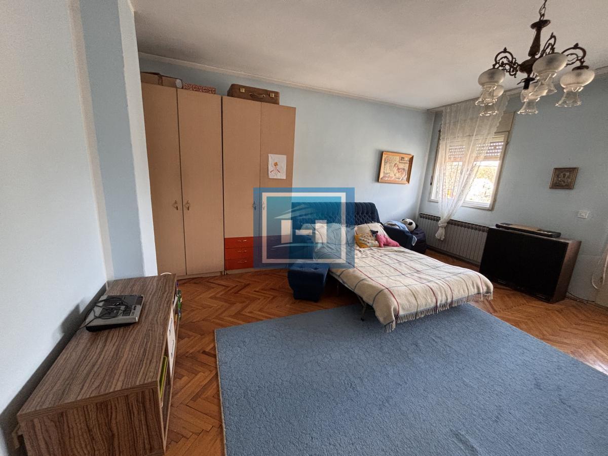 Kuća za više članova ili dve porodice u gradu