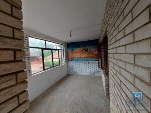 Prostrana kuća za adaptaciju