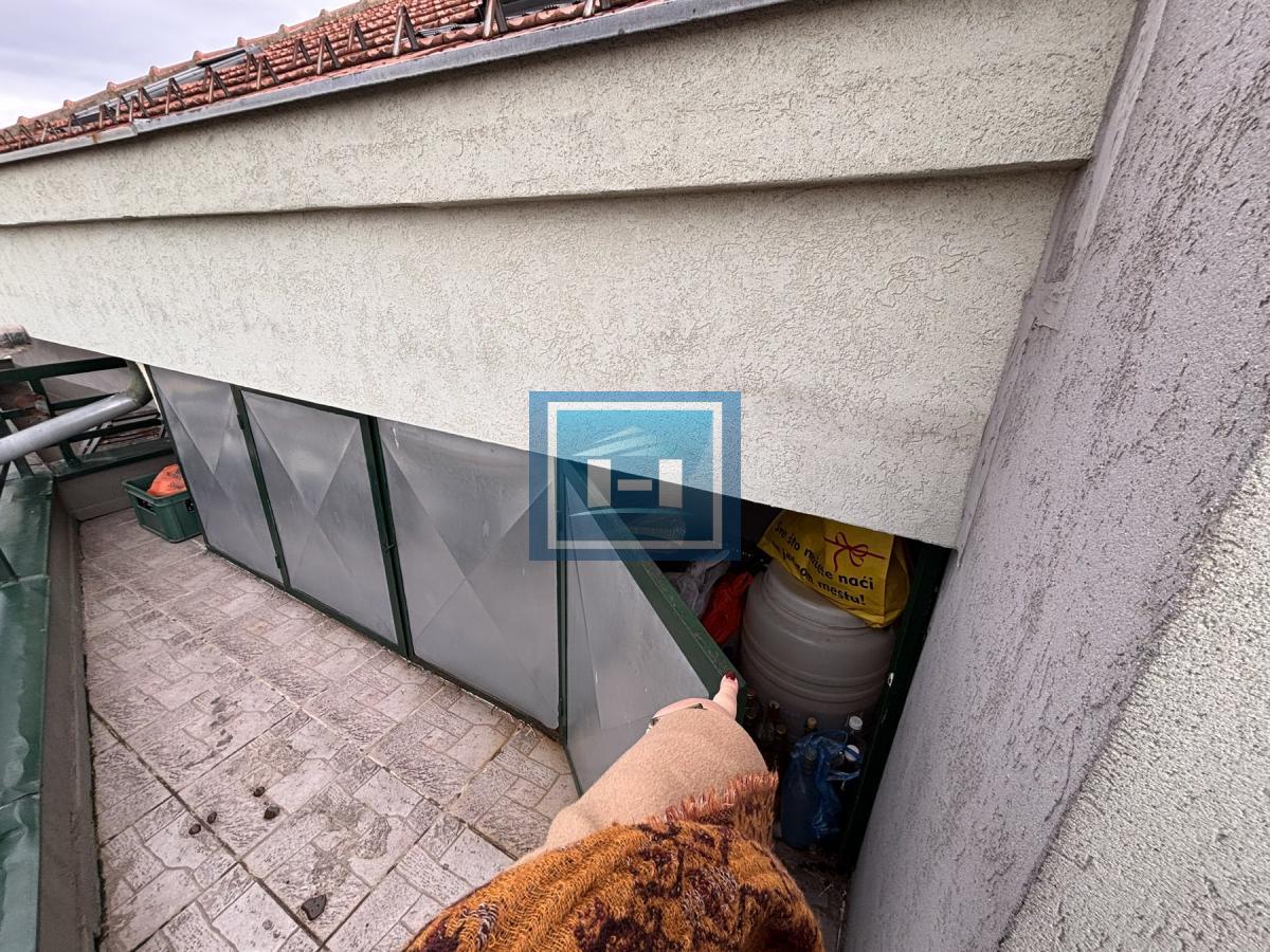Dvosoban stan u potkrovlju ! Postoji mogućnost kupovine preko kredita!!