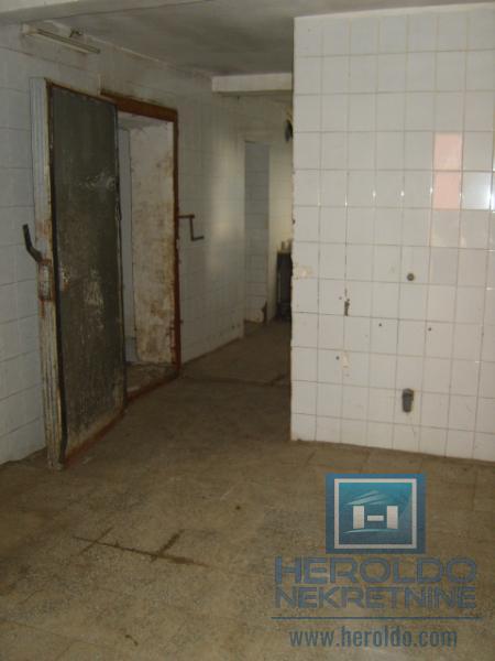 Kuća za renoviranje u Majuru sa pomoćnim objektom do glavnog puta