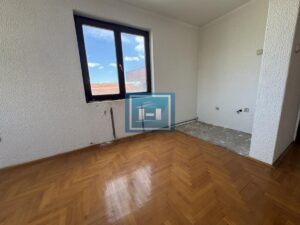 Stambeno poslovni objekat od 885m2 sa 4 lokala