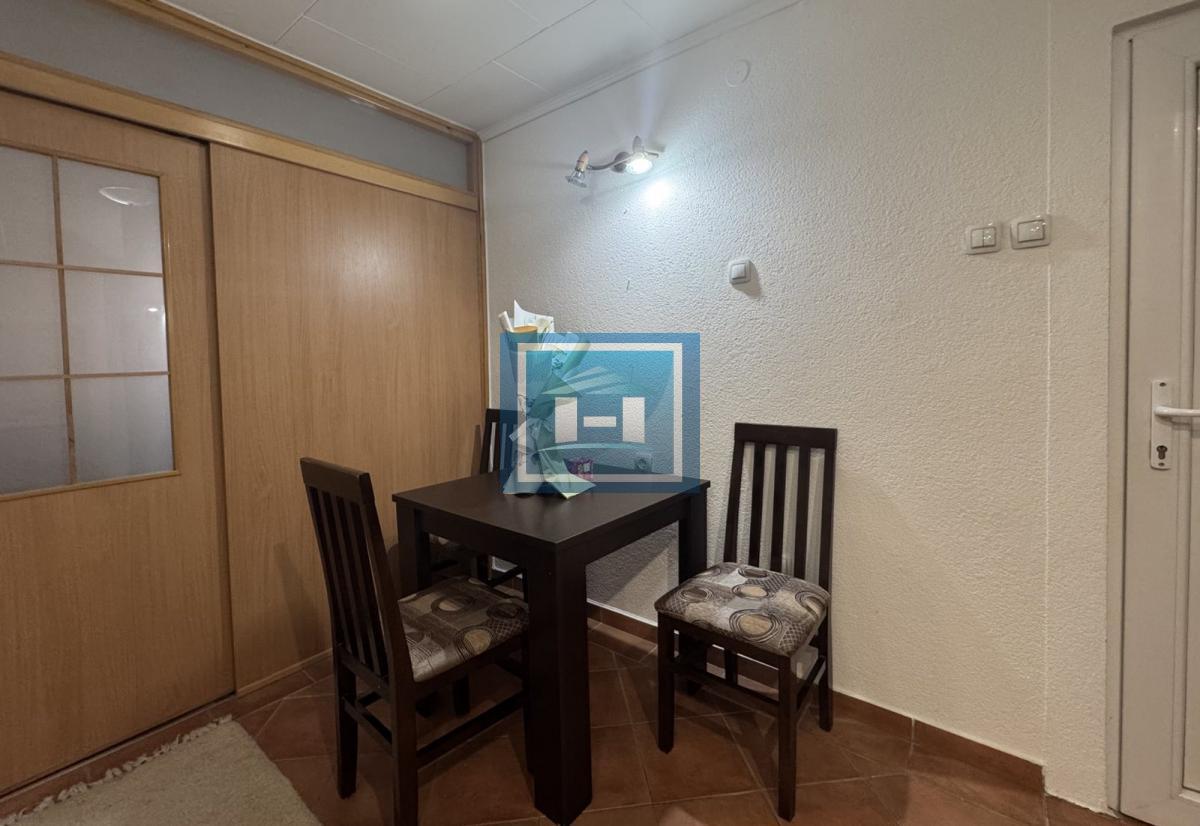 Kompletno renoviran i namešten stan na prvom spratu u centru