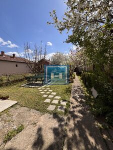 Kuća za više članova ili dve porodice u gradu