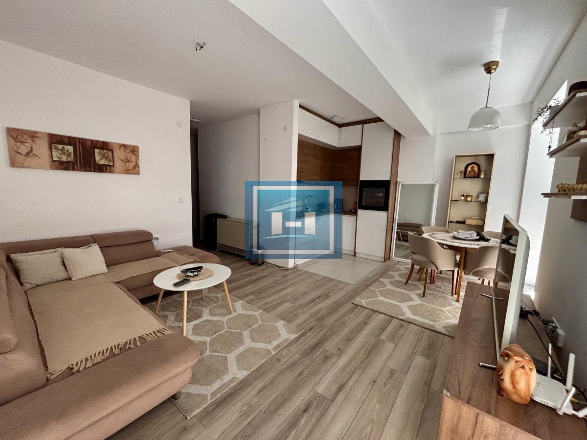 Kompletno opremljen jednoiposoban stan u novoj zgradi