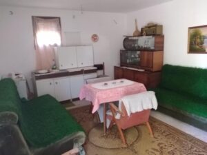 Kuća na sprat sa spoljnim stepenicama