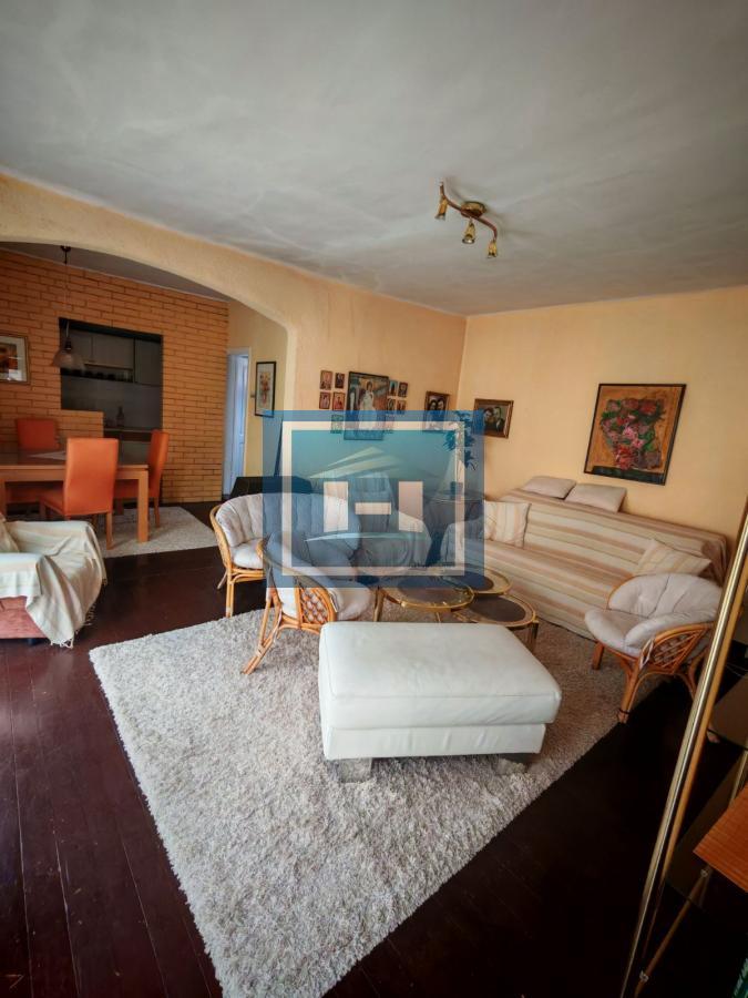 Kuća sa poslovnim prostorom na glavnom putu