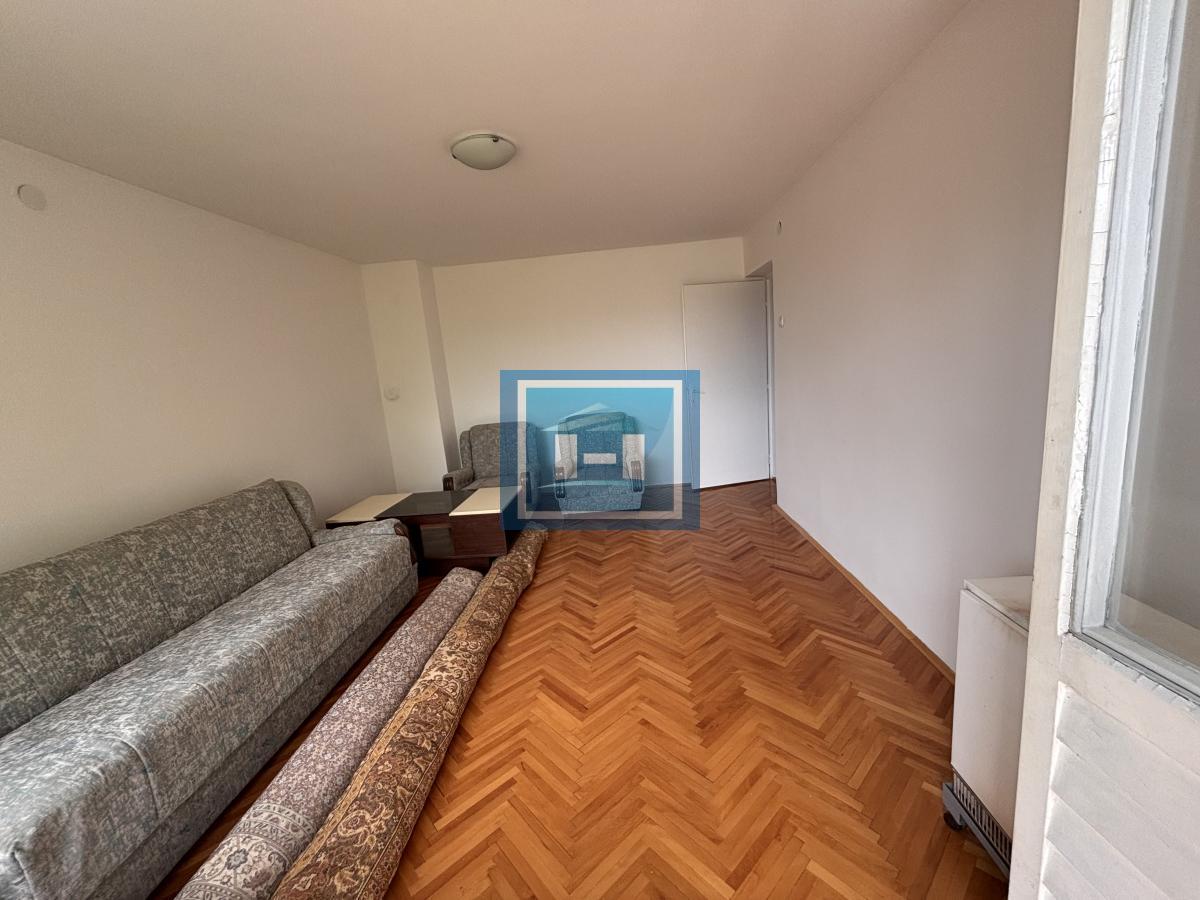 Dvosoban stan 2. sprat, Kajsijar, postoji mogućnost kupovine na kredit