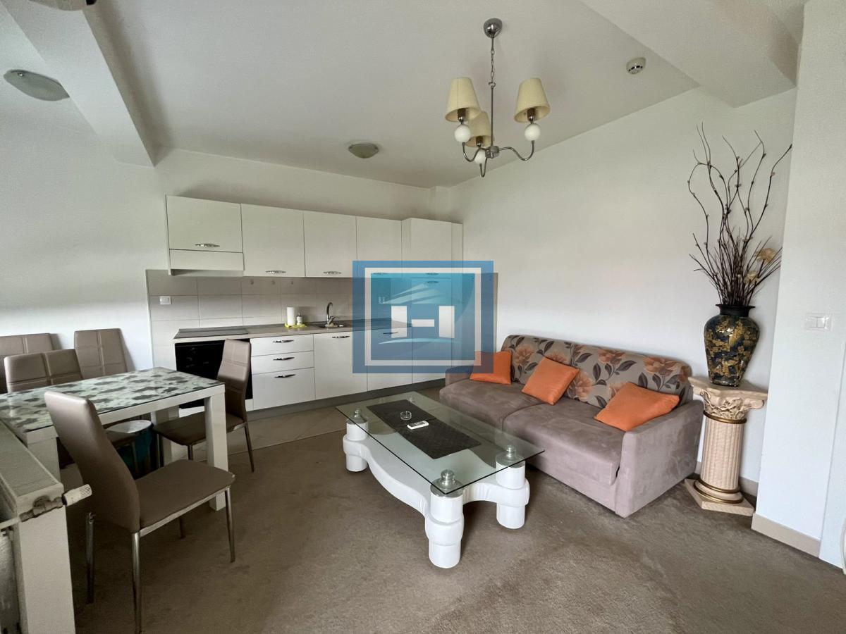 Potpuno opremljen dvosoban stan na super lokaciji