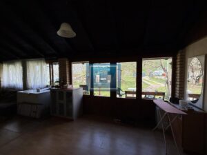 Na prodaju porodična kuća sa pomoćnim objektom – mirna lokacija, odličan potencijal