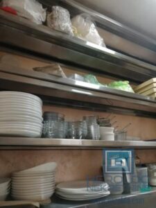 hitna prodaja dva spojena lokala povoljno u centru grada!!!