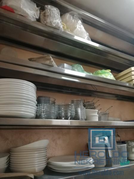 hitna prodaja dva spojena lokala povoljno u centru grada!!!