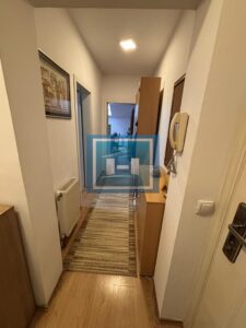 Dvosoban stan u potkrovlju ! Postoji mogućnost kupovine preko kredita!!