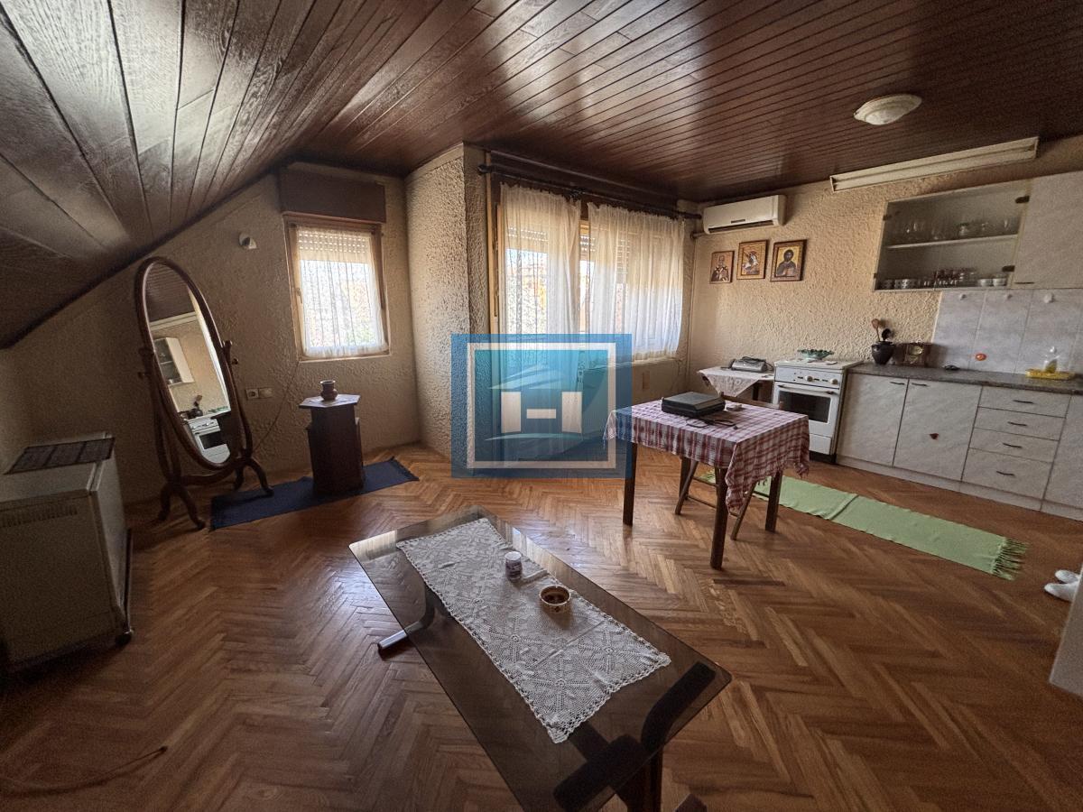 Kuća za više članova ili dve porodice u gradu