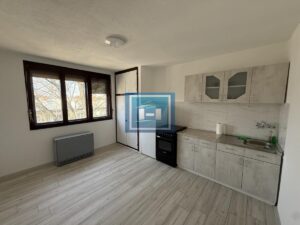 Renoviran stan na mirnoj lokaciji – spreman za useljenje