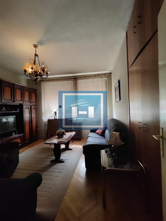 Trosoban stan na prvom spratu u Moravskom stilu u centru Jagodine