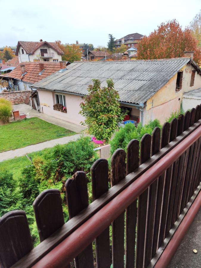 Stan u kući na Levču od 72m2 na gradskoj lokaciji po ceni jednosobnog stana