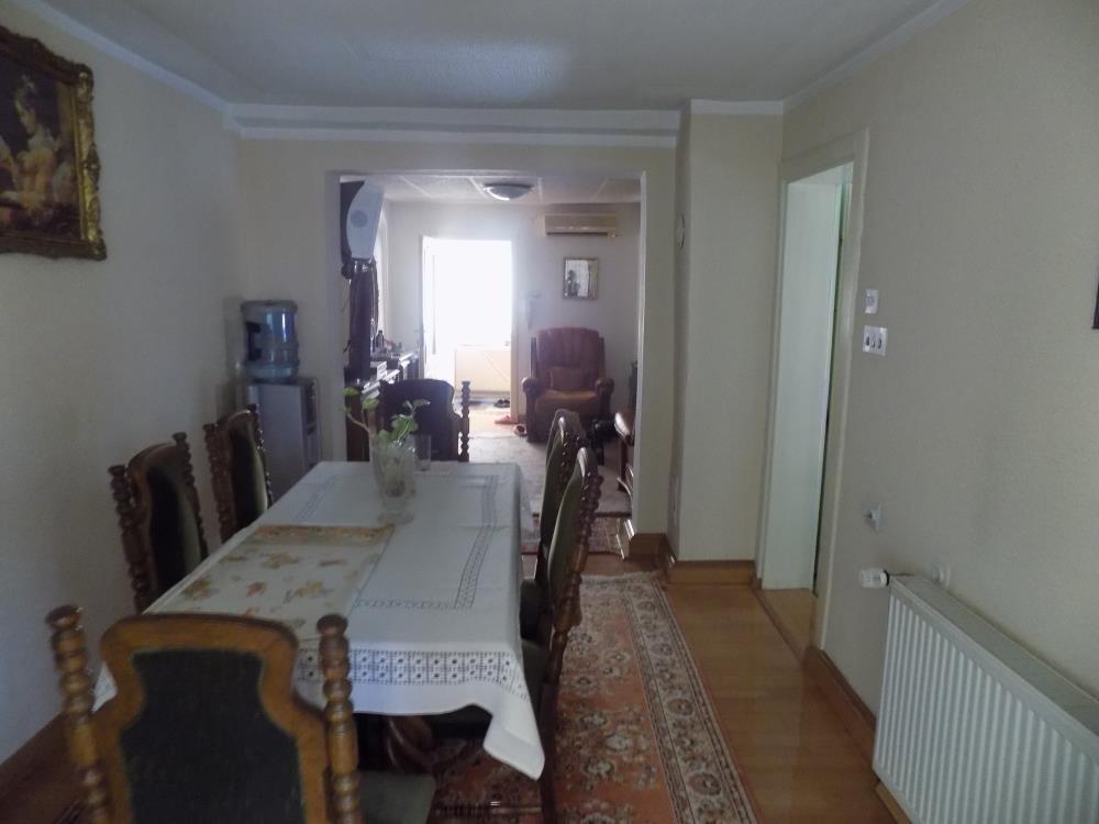 3 kuće u dvoruštu/Kružni tok