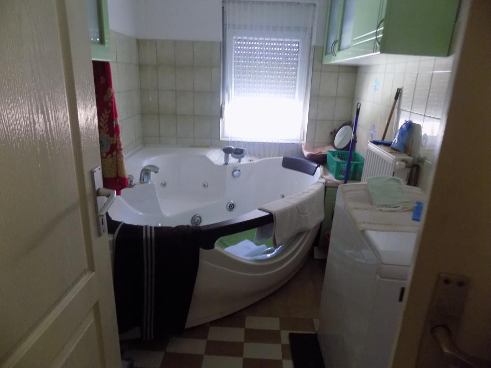 3 kuće u dvoruštu/Kružni tok