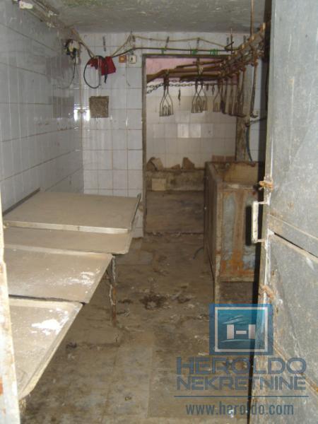 Kuća za renoviranje u Majuru sa pomoćnim objektom do glavnog puta