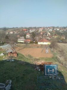 odlicna kuca sa placem u mirnom kraju