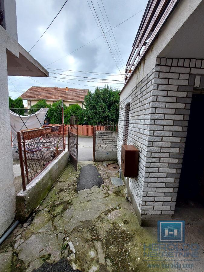 Prostrana kuća za adaptaciju