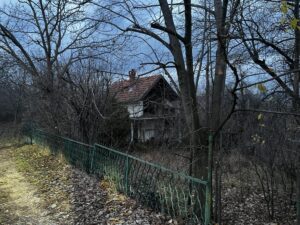 Kuća sa okućnicom i šumom od 1.6526 hektara