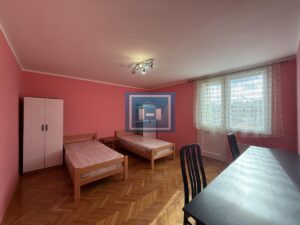IDEALNO ZA STUDENTE – dvosoban stan 52 m² blizu fakulteta, namešten