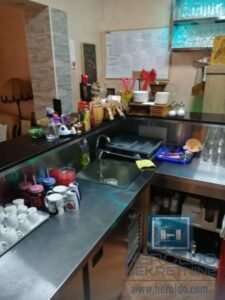 hitna prodaja dva spojena lokala povoljno u centru grada!!!