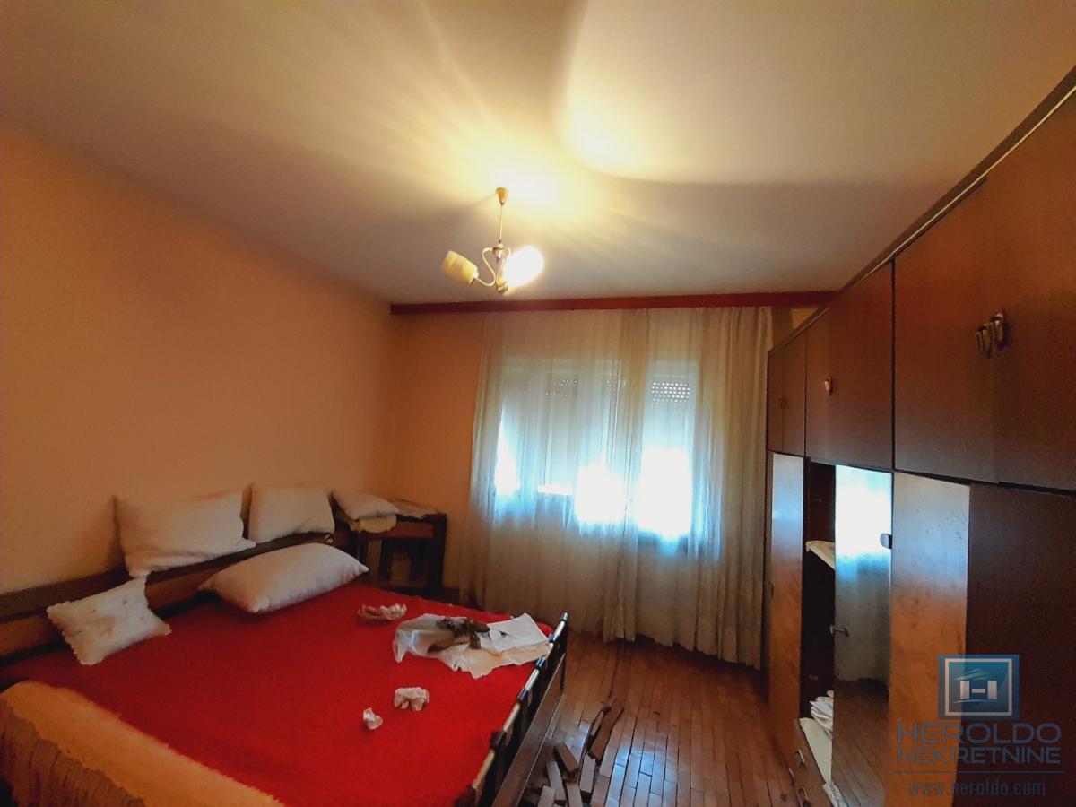 Kuća u Ćupriji na odličnoj lokaciji – prodaja