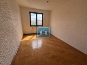 Stambeno poslovni objekat od 885m2 sa 4 lokala