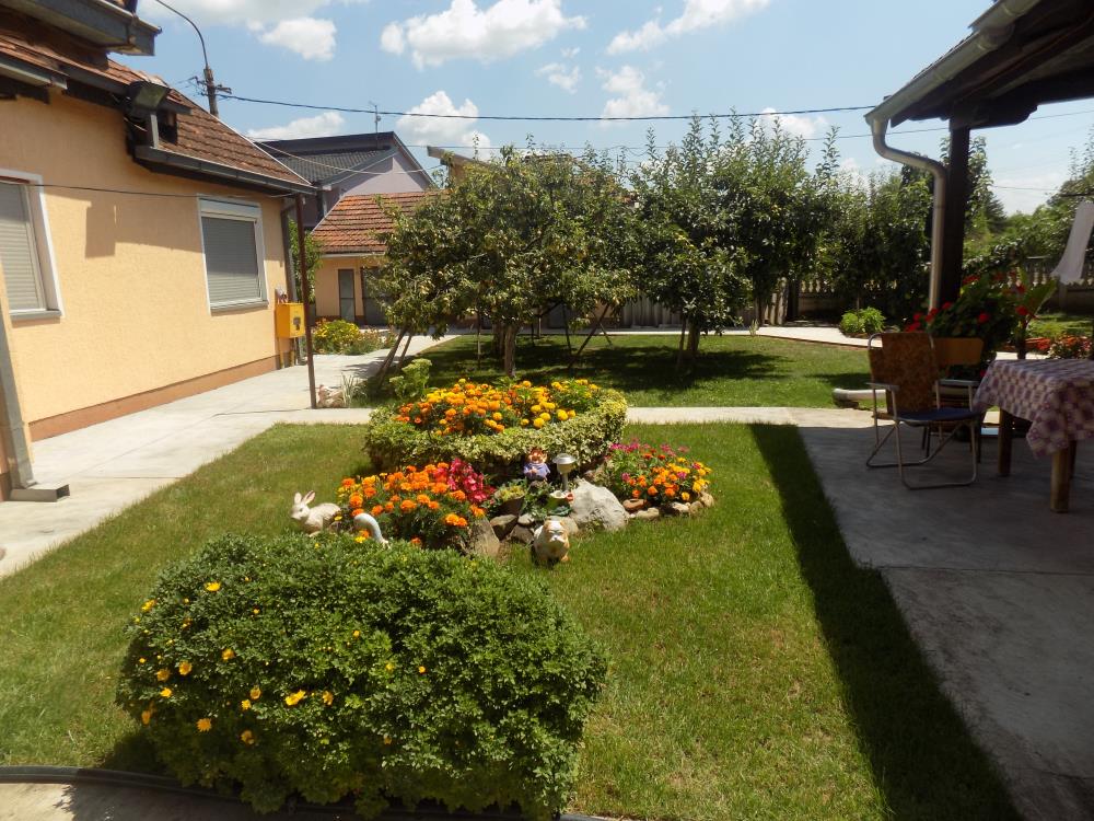 3 kuće u dvoruštu/Kružni tok