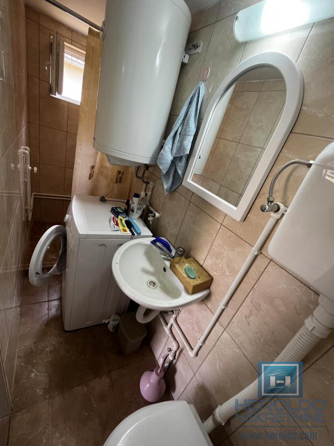 Prizemna vikendica sa velikim placem