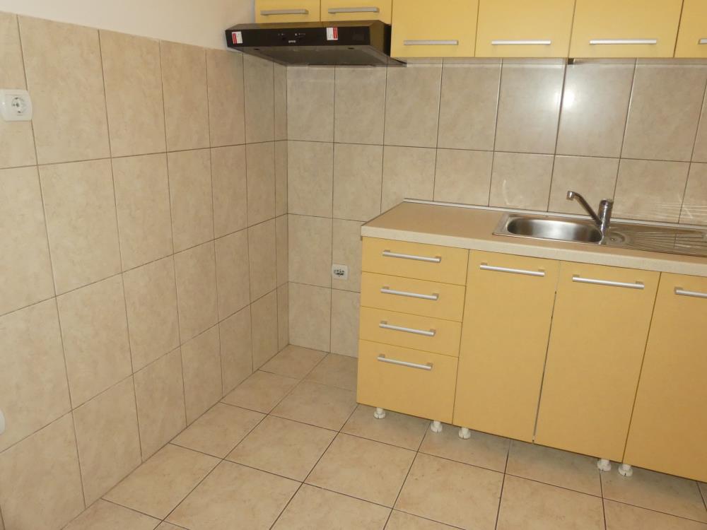 Trosoban stan na prodaju