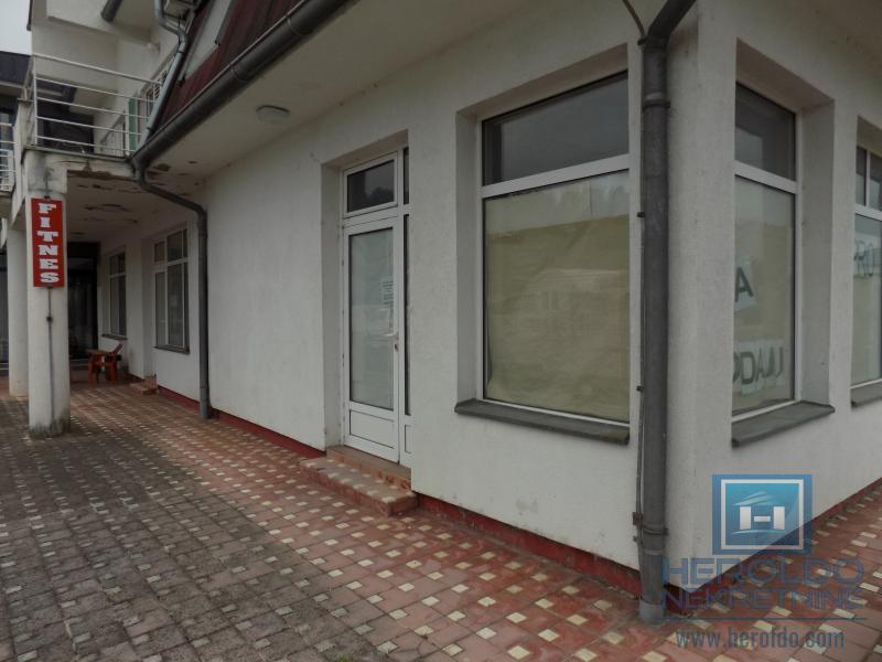 Poslovno stambeni objekat na ulazu u Ćupriju