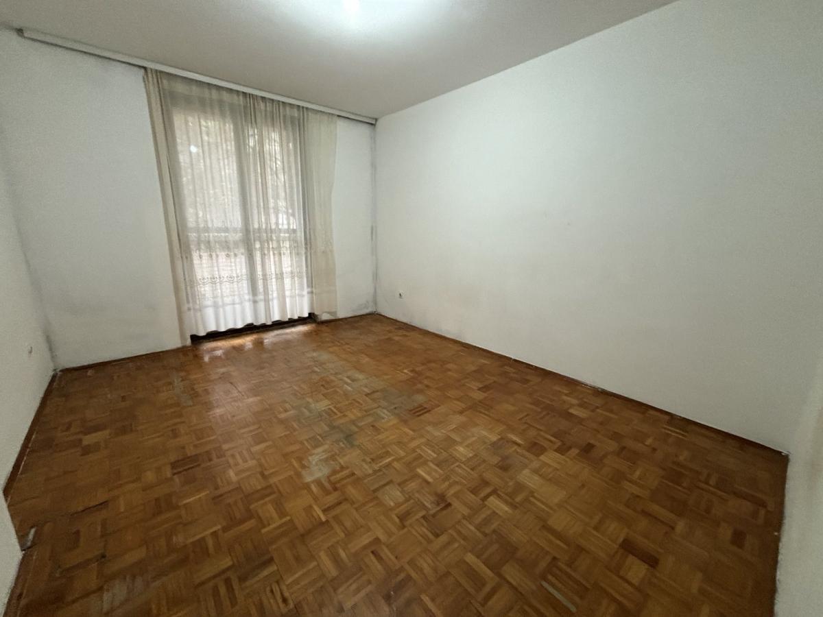 Stan u mirnom delu grada-izuzetno povoljan