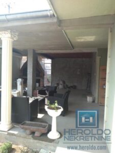 odlicna kuca sa placem u mirnom kraju