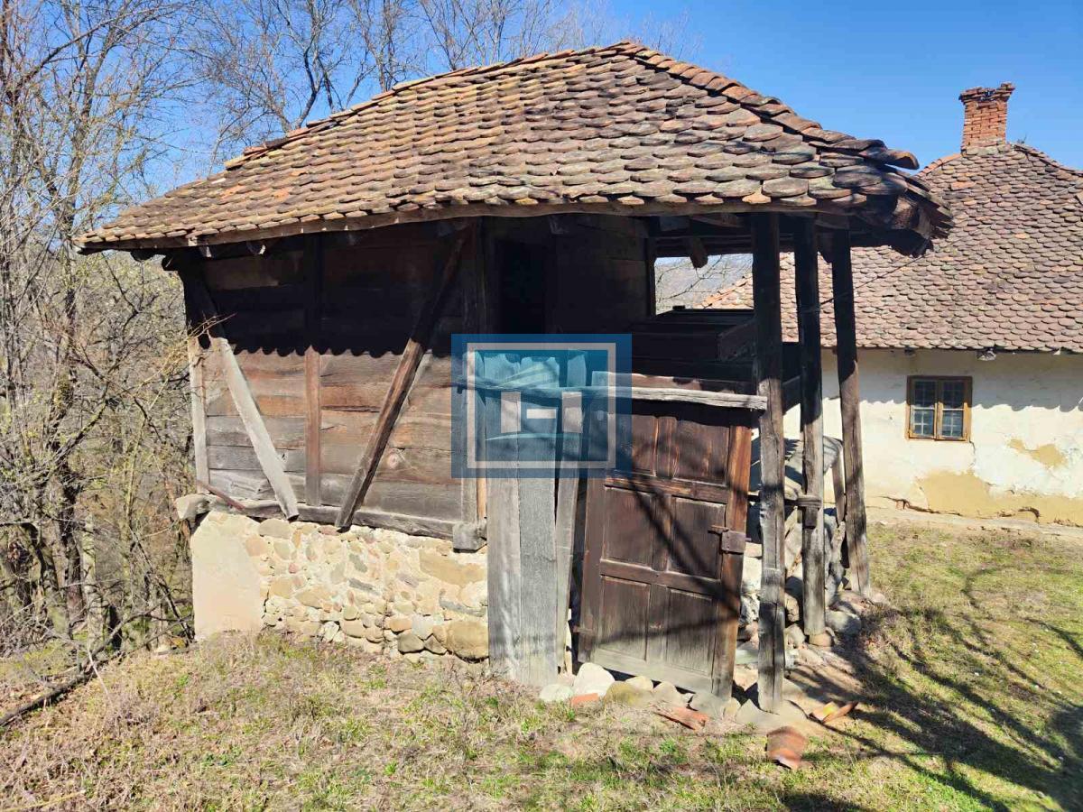 Staro autentično Srpsko ognjište sa 4 hektara zemlje u blizini manastira Kalenić Rekovac