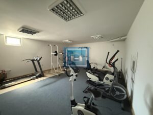 Na prodaju trosoban stan sa garažom i privatnom teretanom odlična lokacija u Jagodini