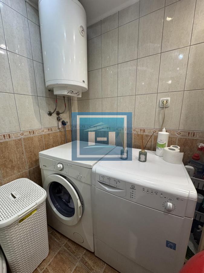 Kompletno renoviran i namešten stan na prvom spratu u centru