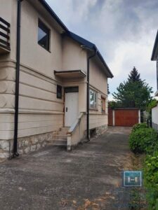Kuća u Ćupriji na odličnoj lokaciji – prodaja