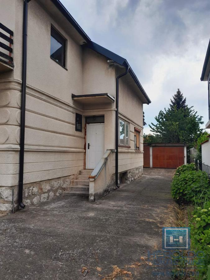 Kuća u Ćupriji na odličnoj lokaciji – prodaja