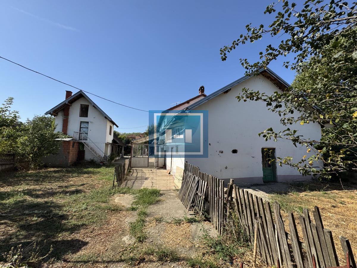 26,27 ARI. KUĆA. POMOĆNI OBJEKTI. I VELIKA MORAVA NA 150 METARA.