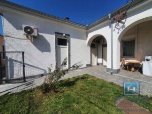 Stambena zgrada – 3 garsonjere