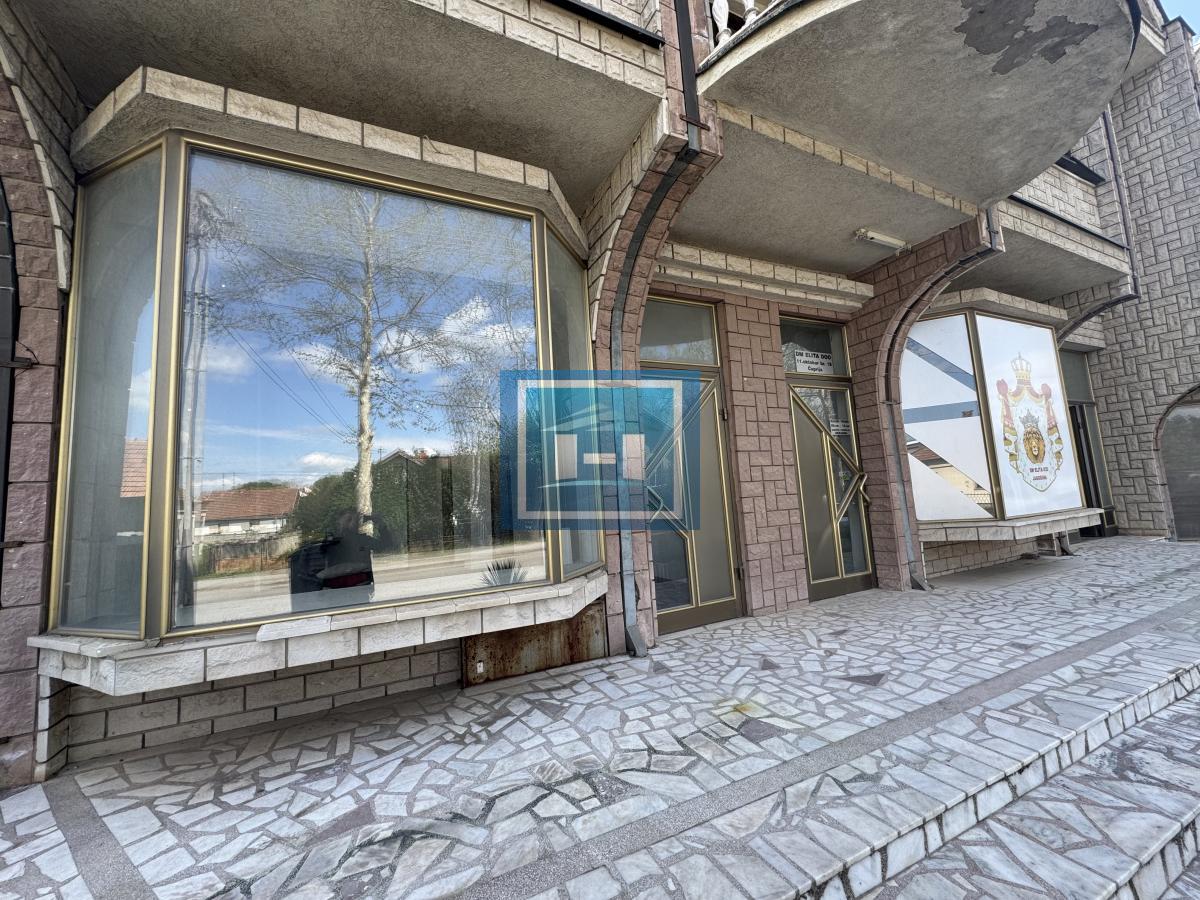 Stambeno poslovni objekat od 885m2 sa 4 lokala