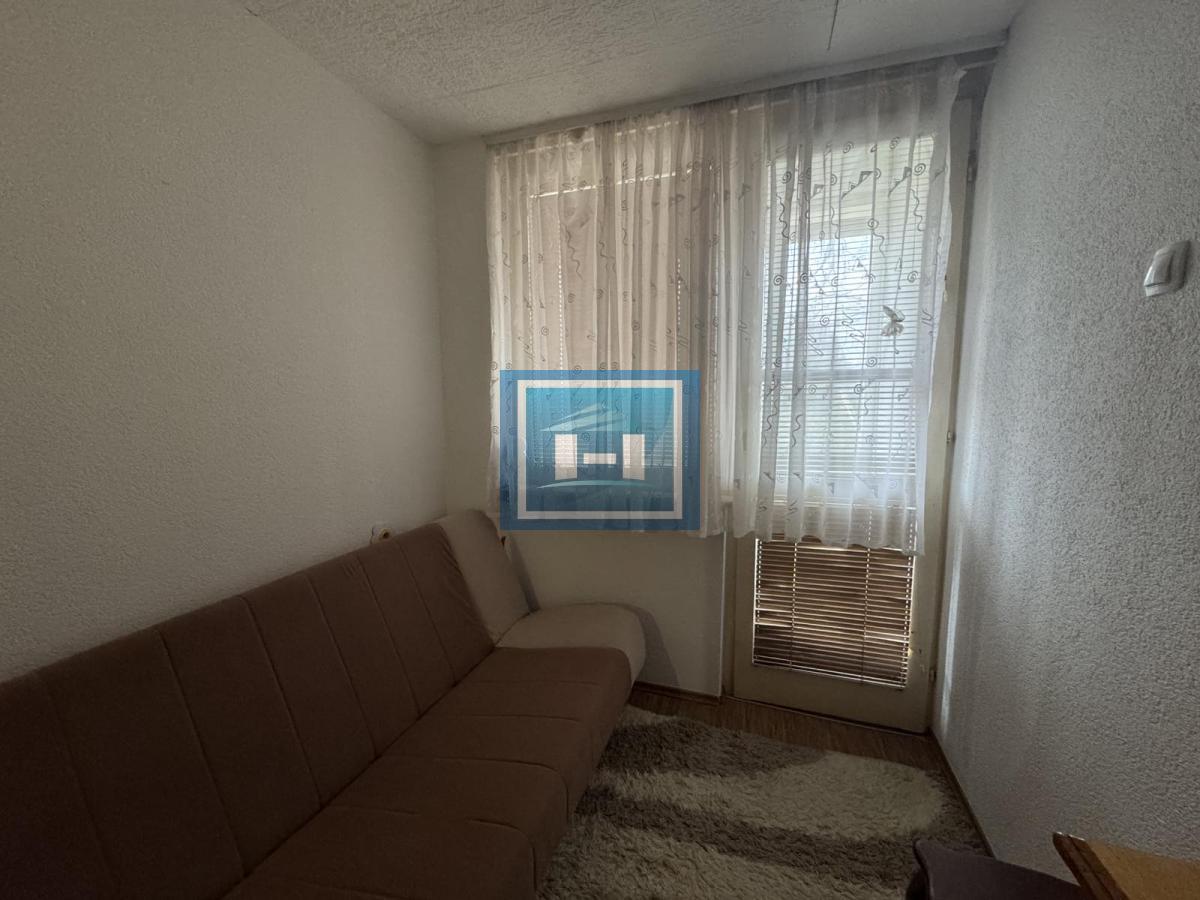 Kompletno renoviran i namešten stan na prvom spratu u centru