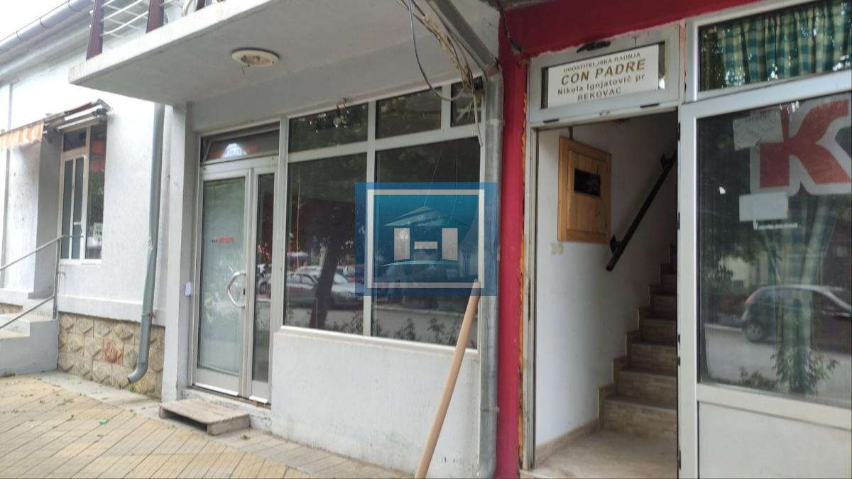Stambeno-poslovni objekat u centru Rekovca po ceni 300eur/m2