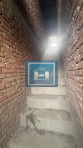 Prostran stan sa garažom i podrumom – sivo stanje, idealno za vašu adaptaciju!