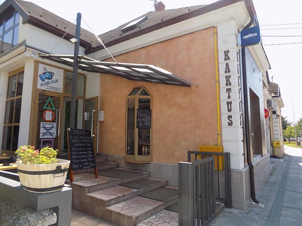 Lokal kod srednjih škola-pod zakupom oba lokala